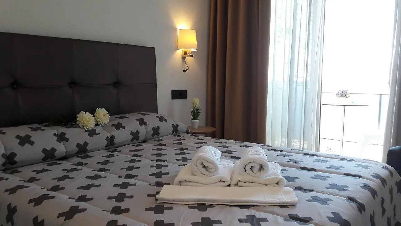Hotel Vela Roses