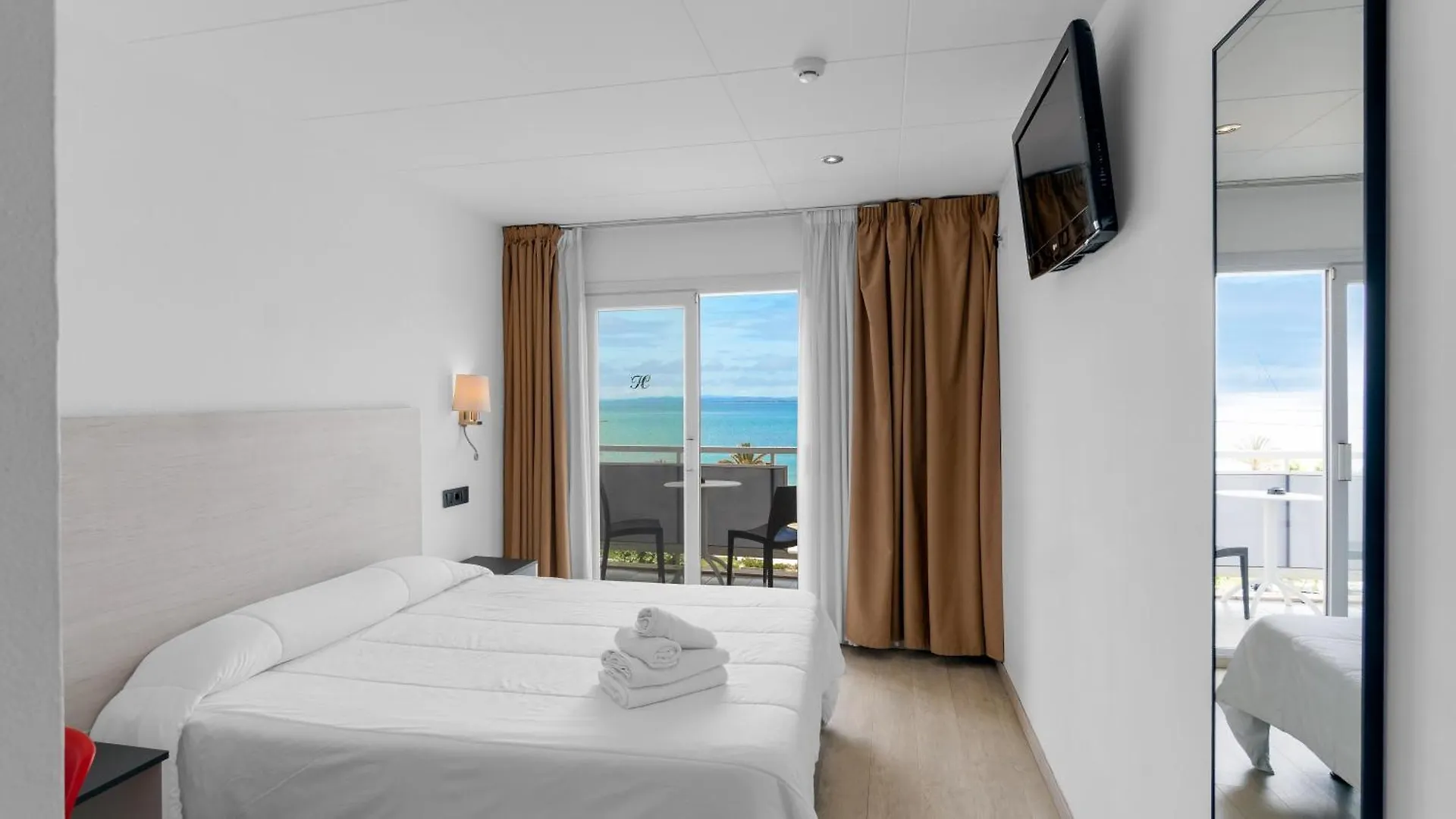 Hotel Vela Roses