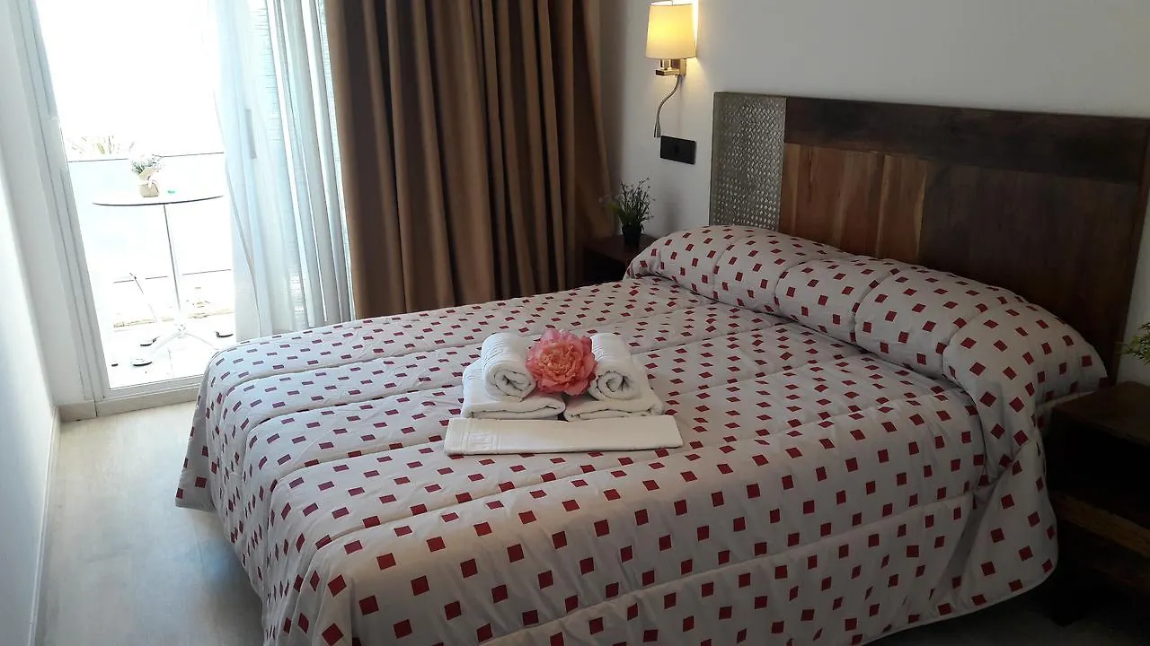 Hotel Vela Roses 2*,