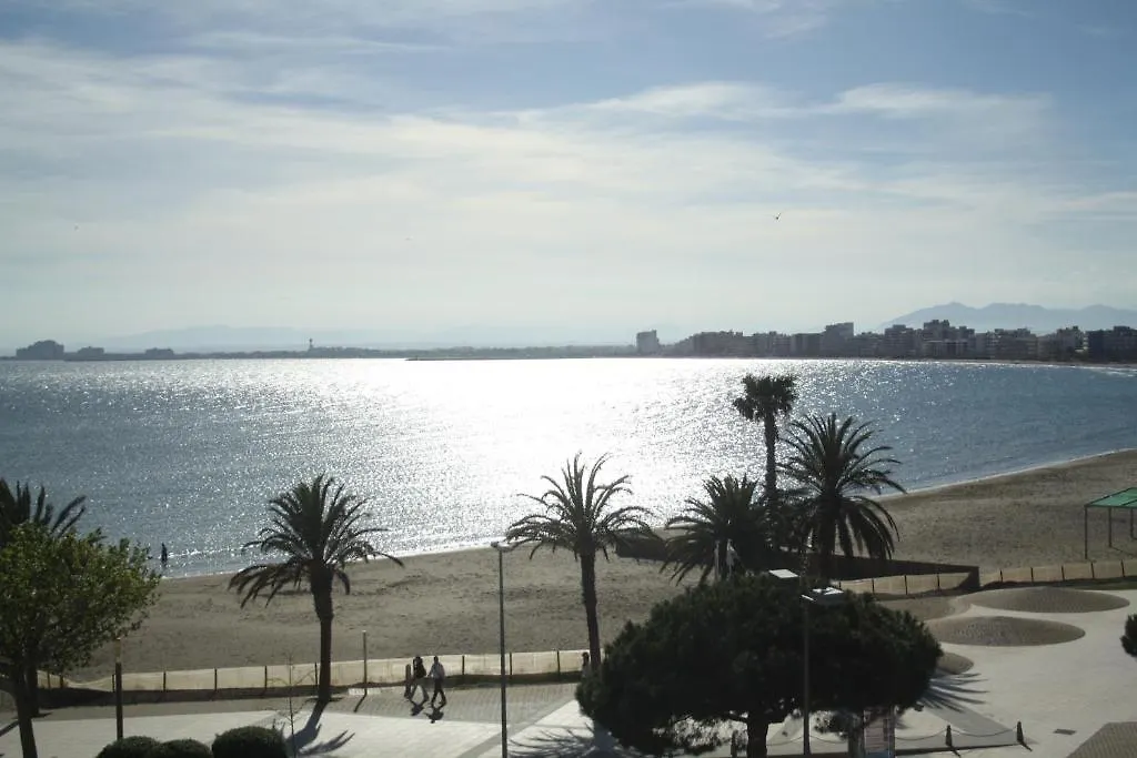 Hotel Vela Roses