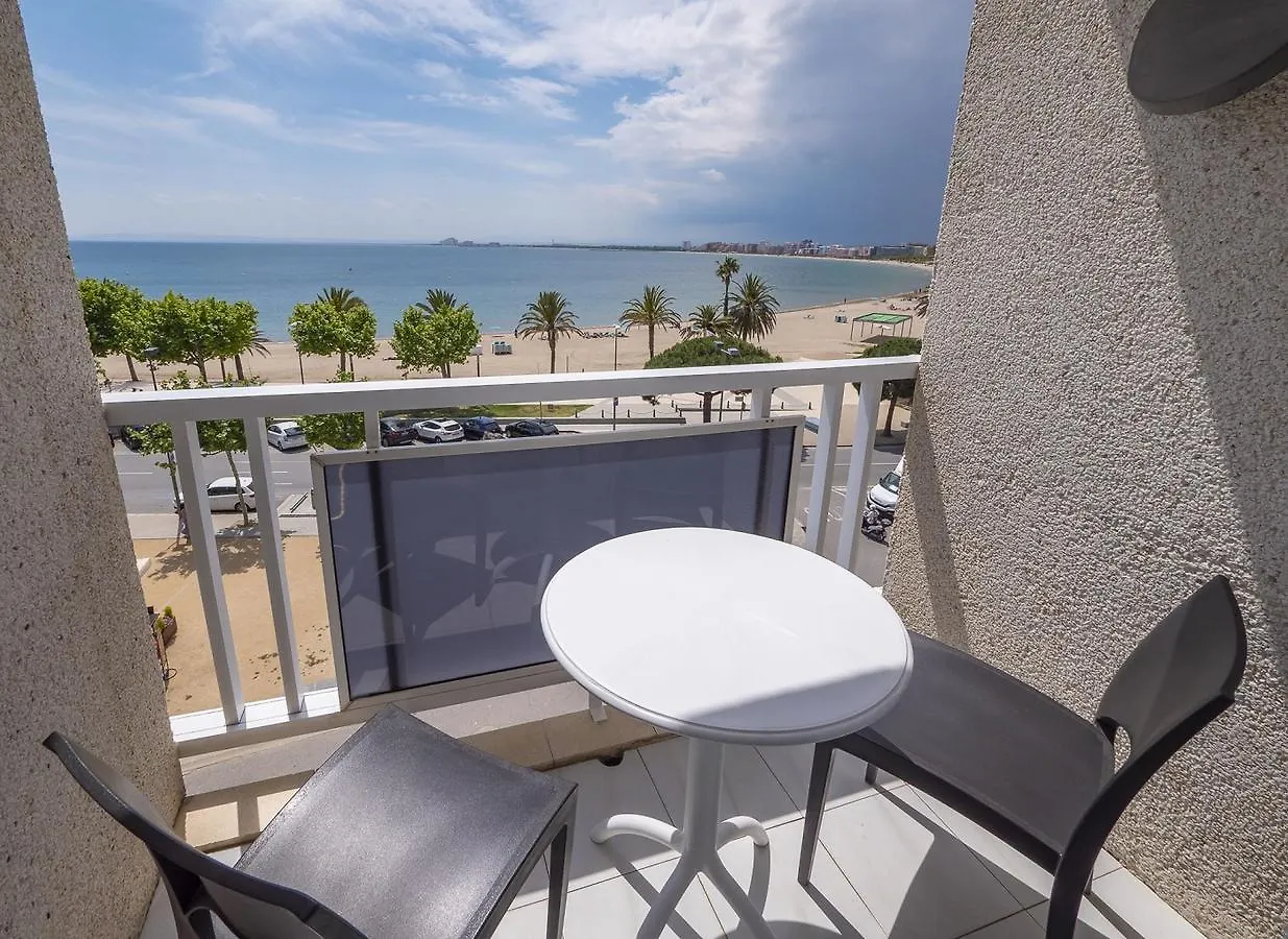 **  Hotel Vela Roses Spanien